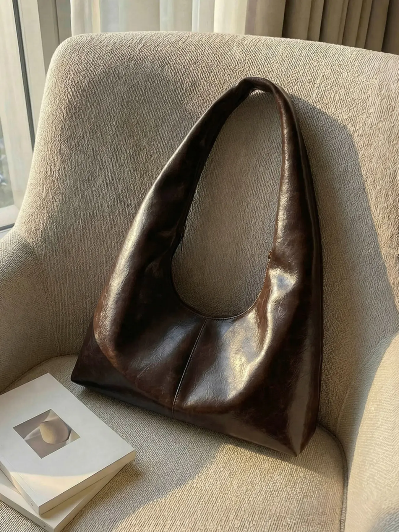 Relaxing minimalist practical texture underarm bag, casual versatile single shoulder bag, lightweight and easy to carry, suitable for daily commuting, shopping, and gatherings, Handbag Shoulder Bag, Hobo Bag, Casual commuter bag, Handbag Shoulder Purse
