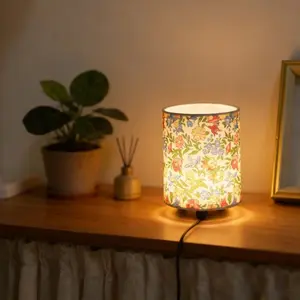 Modern Nordic Small Cute Fabric Decorative Table Lamp, Flower Design Lamp, Bedroom Bedside Light, LED Nightlight, Creative Decoration, Room Lighting, Led Desk Light