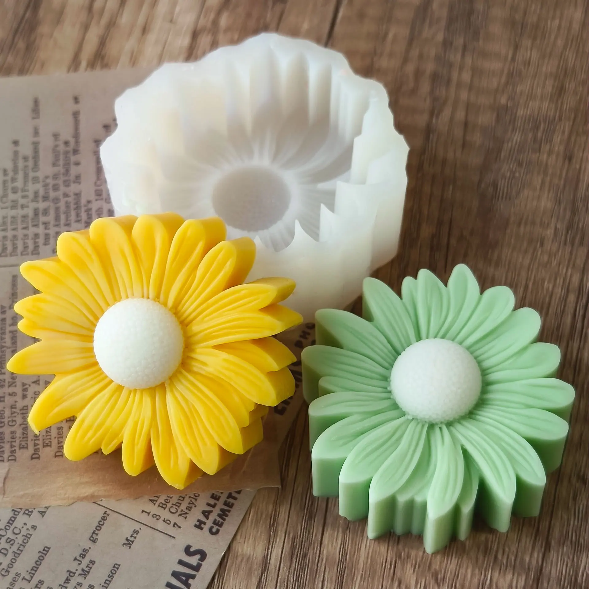 Large Daisy Flower Aromatherapy Candle Silicone Mold, DIY Sunflower Candle Resin Handmade Soap Flower Mold, Perfect for Crafting and Gifting, Wax Melts Molding, Candle Molds, Handmade Crafts