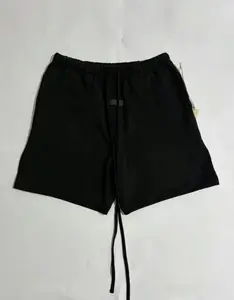 Simple and comfortable shorts with a fashionable and grand style