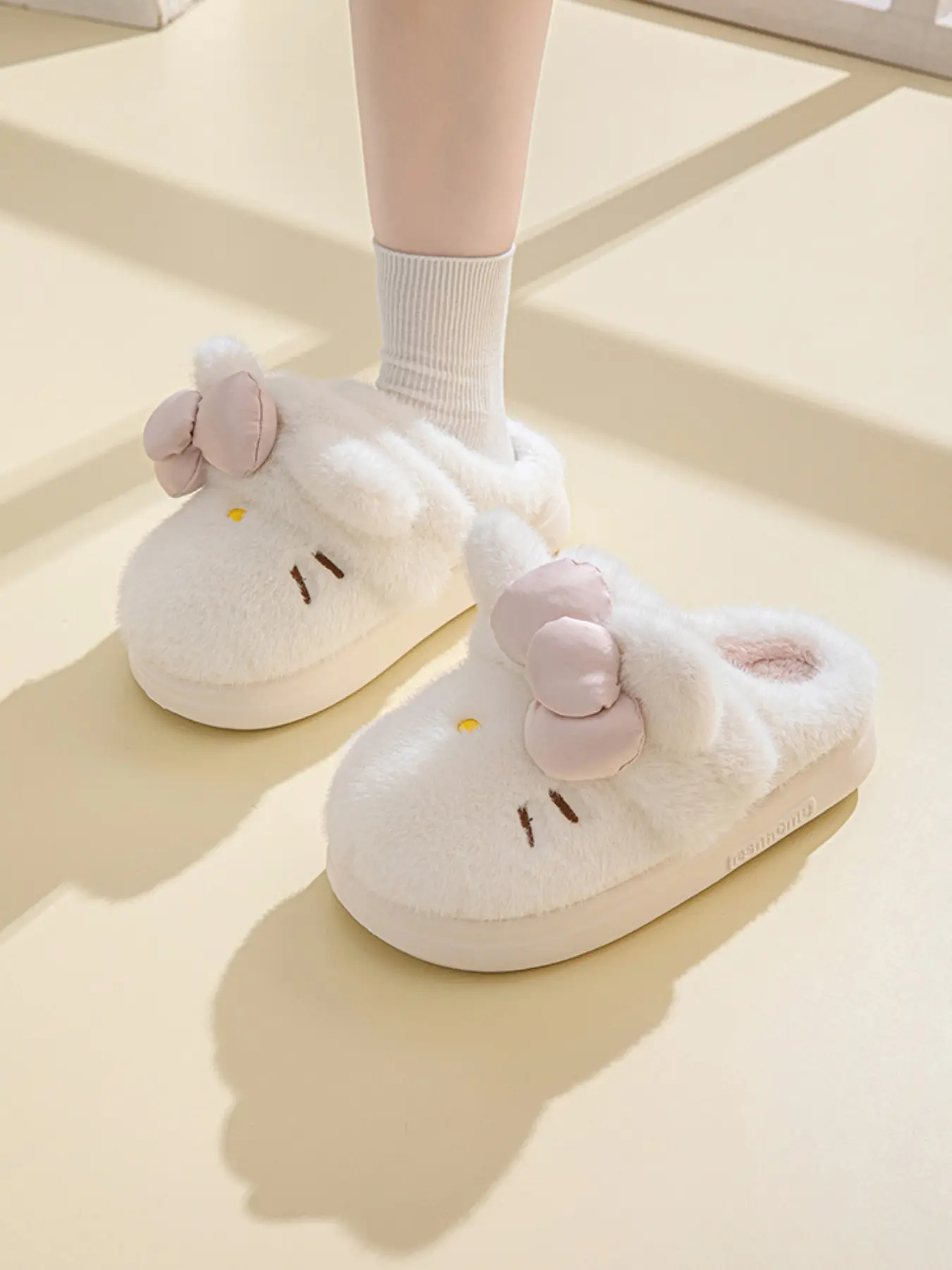 Women's Winter Indoor Cotton Slippers, Cartoon Cat Design, Thick Sole Cute Two-Way Plush Slipper, Warm Indoor Footwear, Cozy Home Footwear for Women, EVA Slippers, Fluffy House Slippers