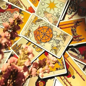 Professional Tarot Card Readings 15 min - Personalized Reading Service with Classic Tarot Cards Design