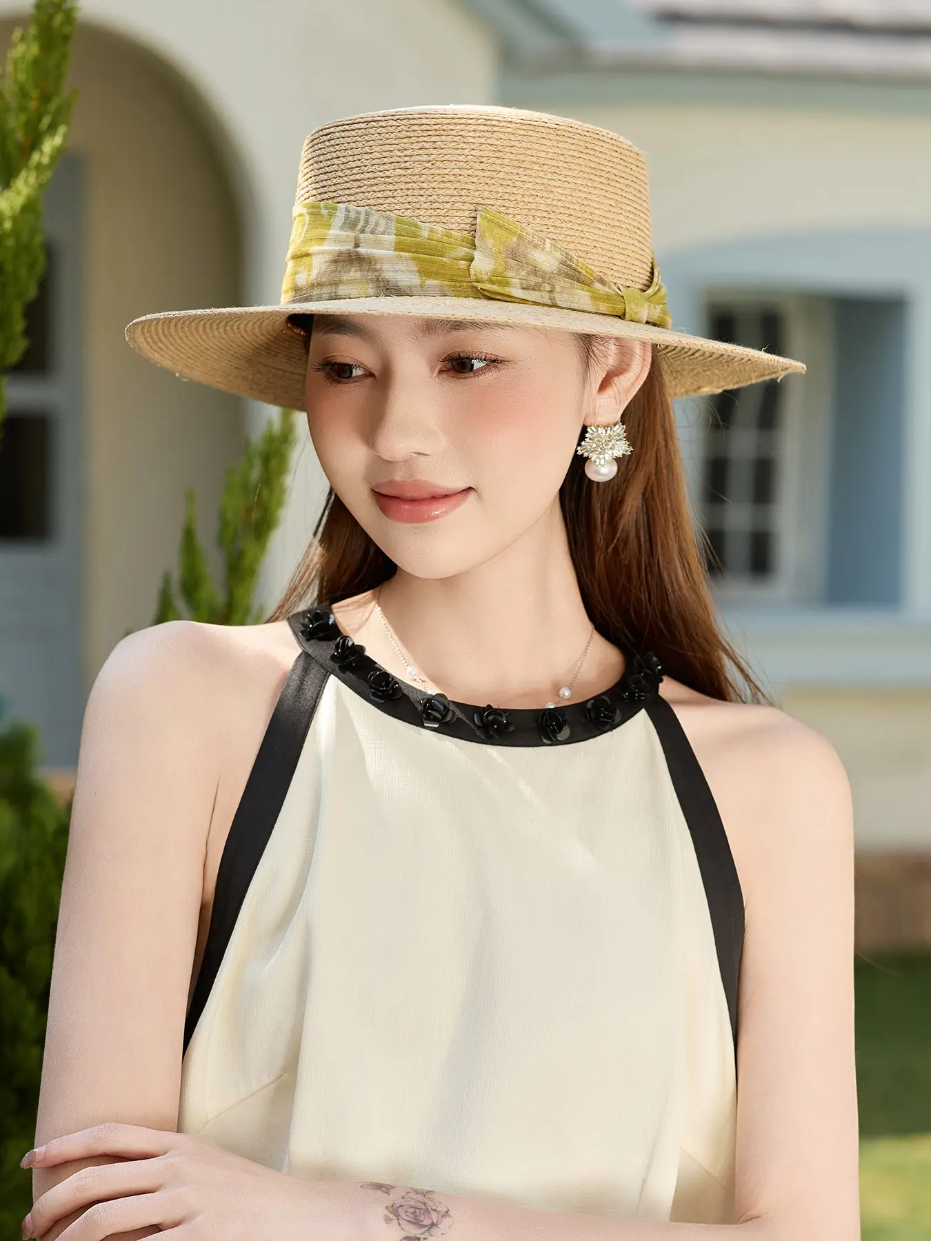 Women display picture 1