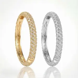 PAVÉ TWISTED BANGLE 18KT GOLD PLATED