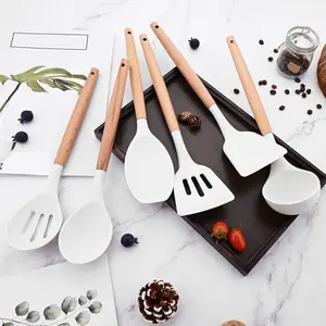 1pc White Silicone Soup Ladle Spoon with Wooden Handle, Heat Resistant Cooking Utensils for Home Kitchen Restaurant