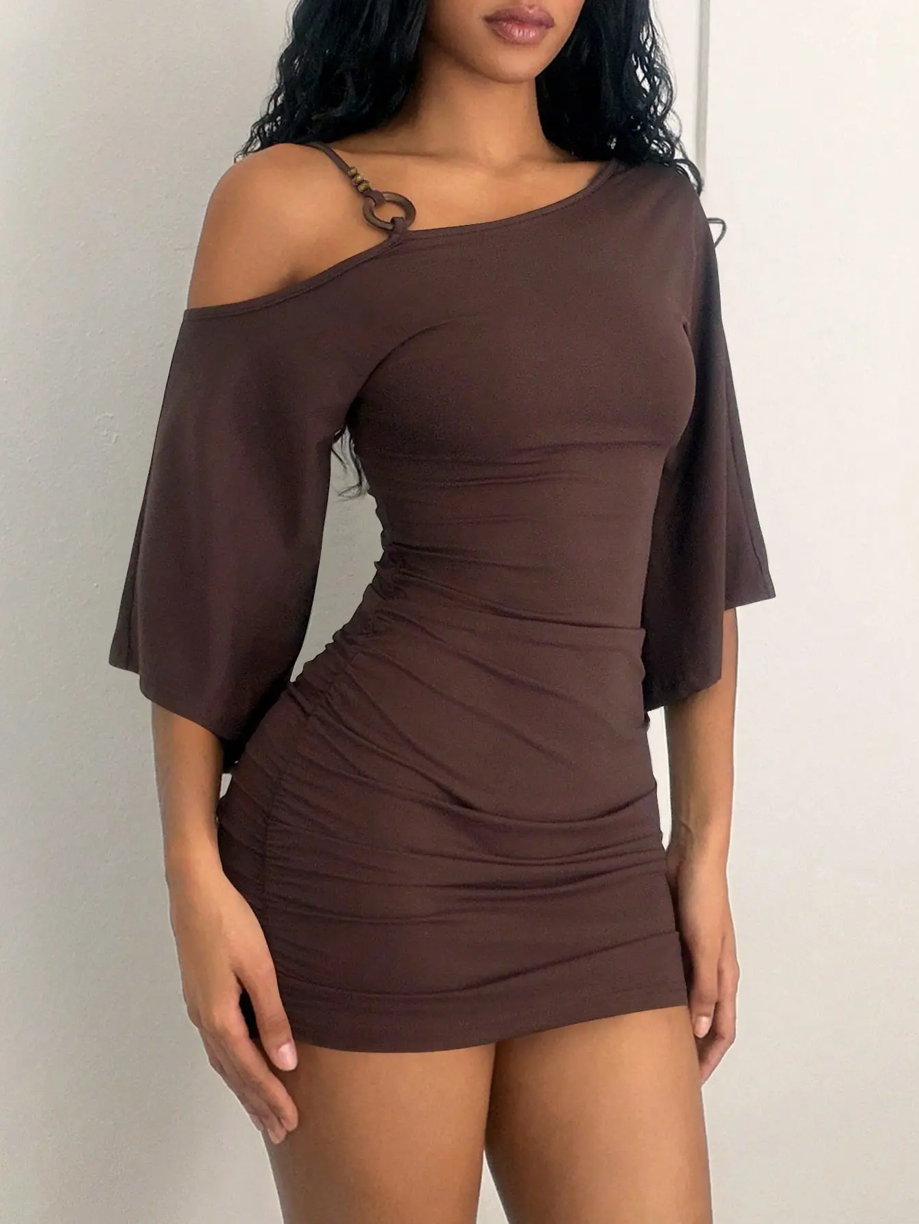 VYNCE Asymmetric Neck Strap Decor Asymmetric Flare Sleeve Ruched Bodycon Mini Dress Sexy Trendy Date Night Going Out Party Dress