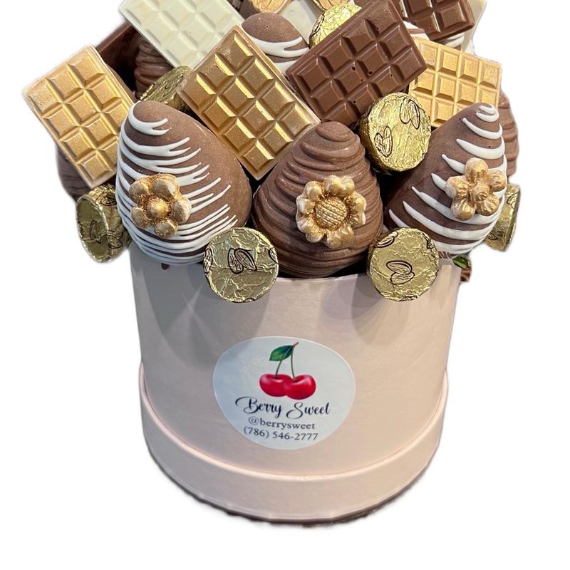 Marcy.  Arreglo a base de fresas decoradas con chocolate, para toda ocasión.  Contamos con diferentes size: small, mediano  y large .