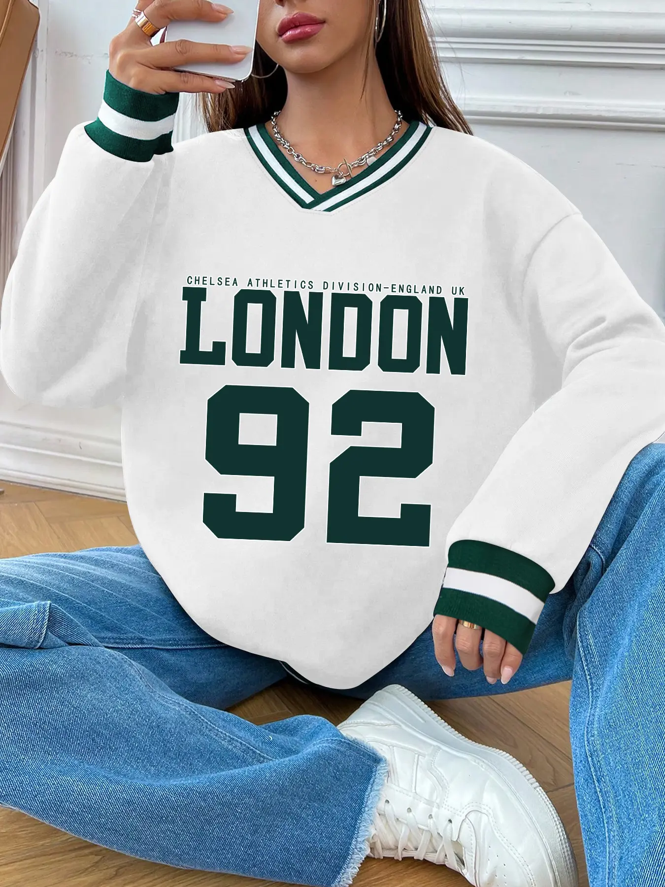 Women's Casual Fitted Patchwork V-Neck Sweater, London Letter & Number 92 Print, Striped Cuffs and Hem, Long Sleeve, Fall Winter Comfortable Pullover Top, Sweatshirts, Casual Pullovers