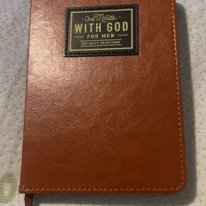 One Minute with God for Men, 365 Days Devotional Journal, Portable Daily Reflections Book, Perfect Gift for Holidays Birthdays Christmas New Year, Self Improvement Journal