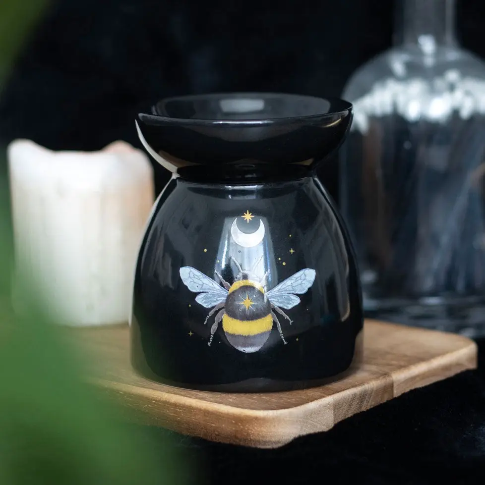 Single-Size Forest Bee Scented Tealight Oil Burner - Standard Tea Light-Fit Home Fragrance Accessory, Elegant Mystic Glow Design for Room Aroma Diffusion, Ideal for Friends and Family to Attract Admiring Glances, Indoors