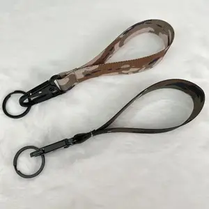 Camouflage Eagle Mouth Buckle Carabiner Clip, Multifunctional Hardware Keychain, Portable Outdoor Hanging Accessory for Climbing Daily Leisure Leash