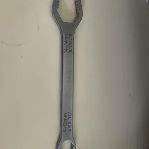 Universal Car Torx Wrench,8-24mm Self-tightening Wrench,Double-head Torx Spanner,Non-Slip Multi-function Wrench for Most Nuts & Bolts Repair,Professional Car Assembly & Disassembly Tool.