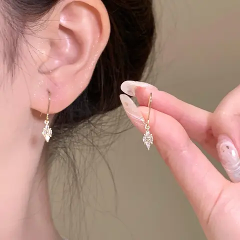 Vintage Diamond Shaped Tassel Drop Earrings, Dangling Earrings, Dangle Earrings, Elegant Brass with Synthetic Zircon Stones, Fashion Jewelry for Women, Shining Earrings, Ideal Gift for Graduations, Mother's Day and Valentine's Day