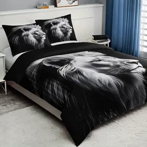 The 3pc imposing Lion Decorative Bedding Set, including 1 duvet cover and 2 pillowcases, is a perfect gift for friends. It is suitable for single beds and double beds, with multiple sizes available. It is ideal for bedrooms, dormitories,  hotel apartments