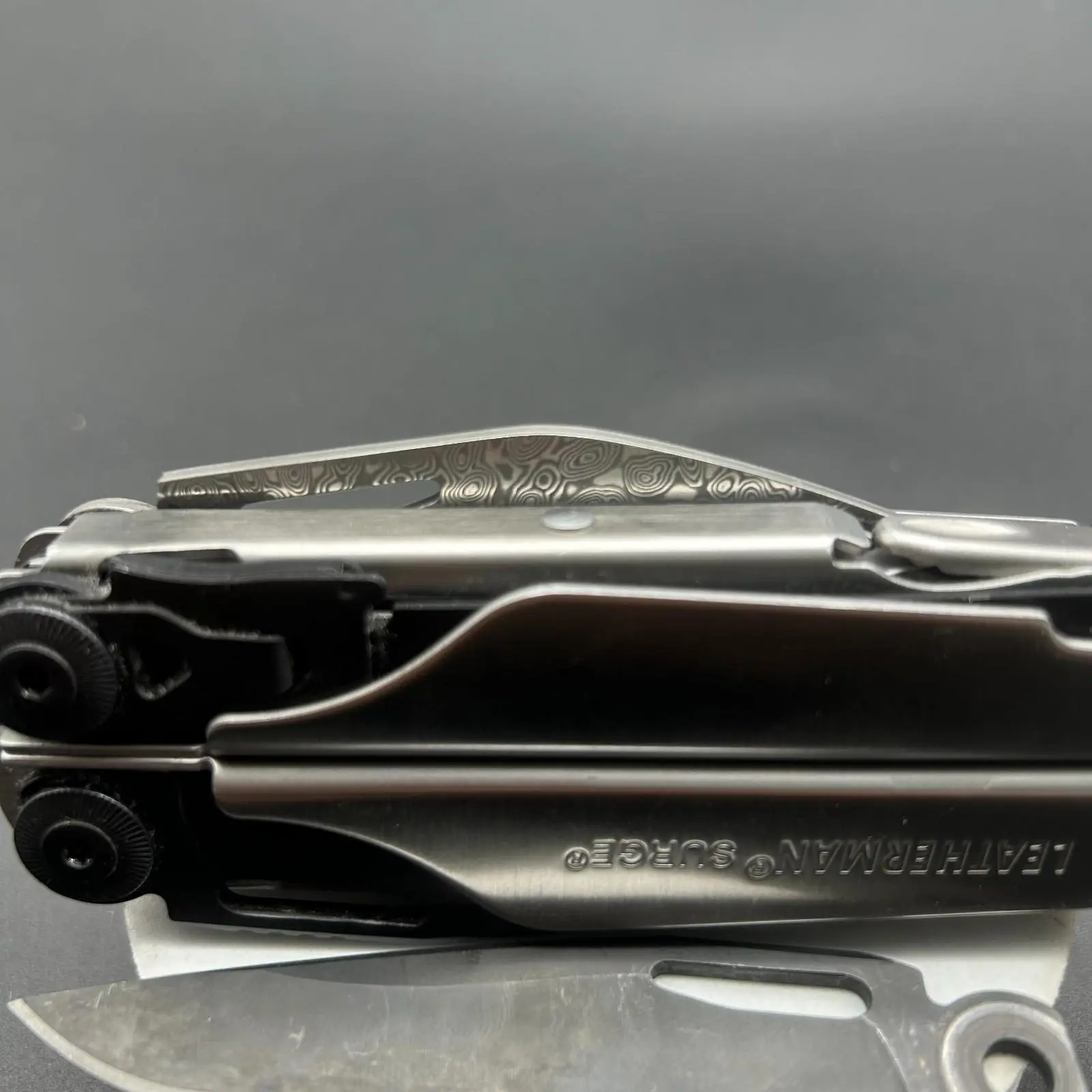 SURGE(CLIP-POINT MAIN BLADE)