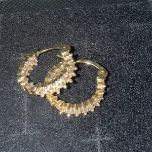 CAROVO 14K Gold-Plated Hoop Earrings Gold Plated Earring Set Rhinestone Cubic Zirconia Hoop Earrings   Chunky Small Gold-Plated Hoops Huggie Earring for Women Gold Jewelry for Woman