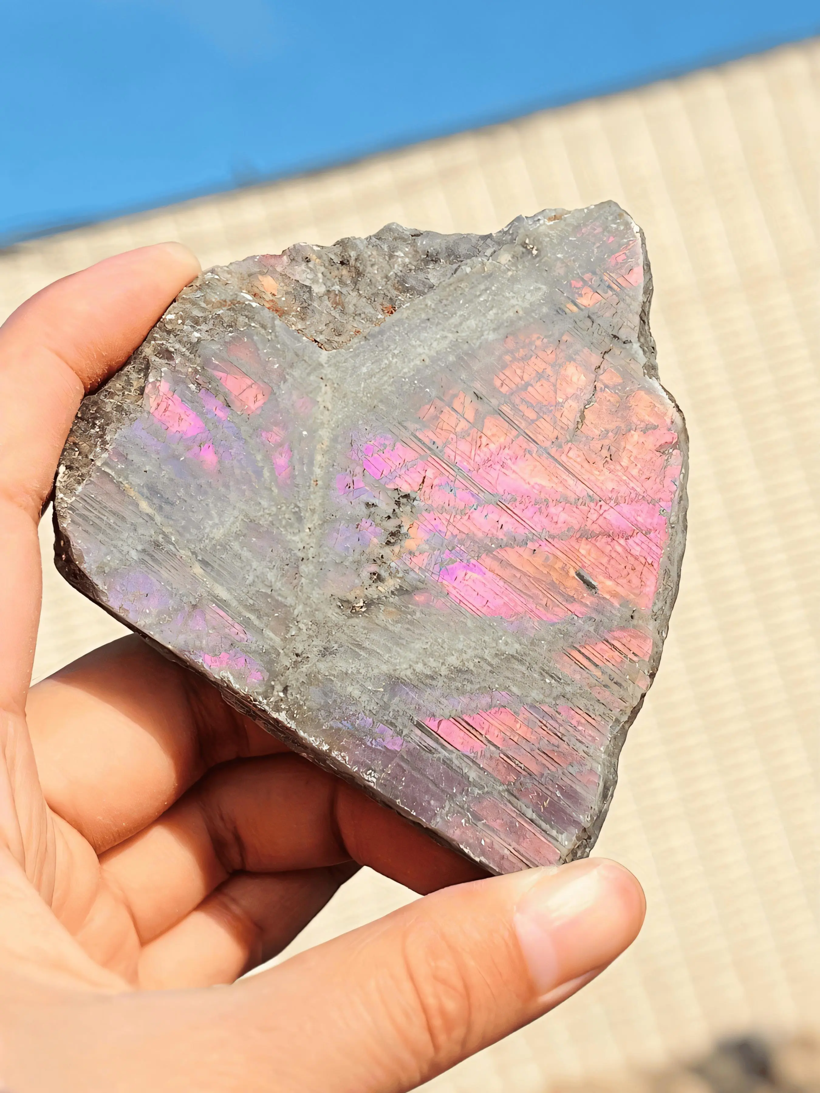 Natural Labradorite Crystal Slice, Strong Pink Purple Golden Blue Flash, Colorful Raw Rock Gemstone for Jewelry & Handmade Crafts DIY