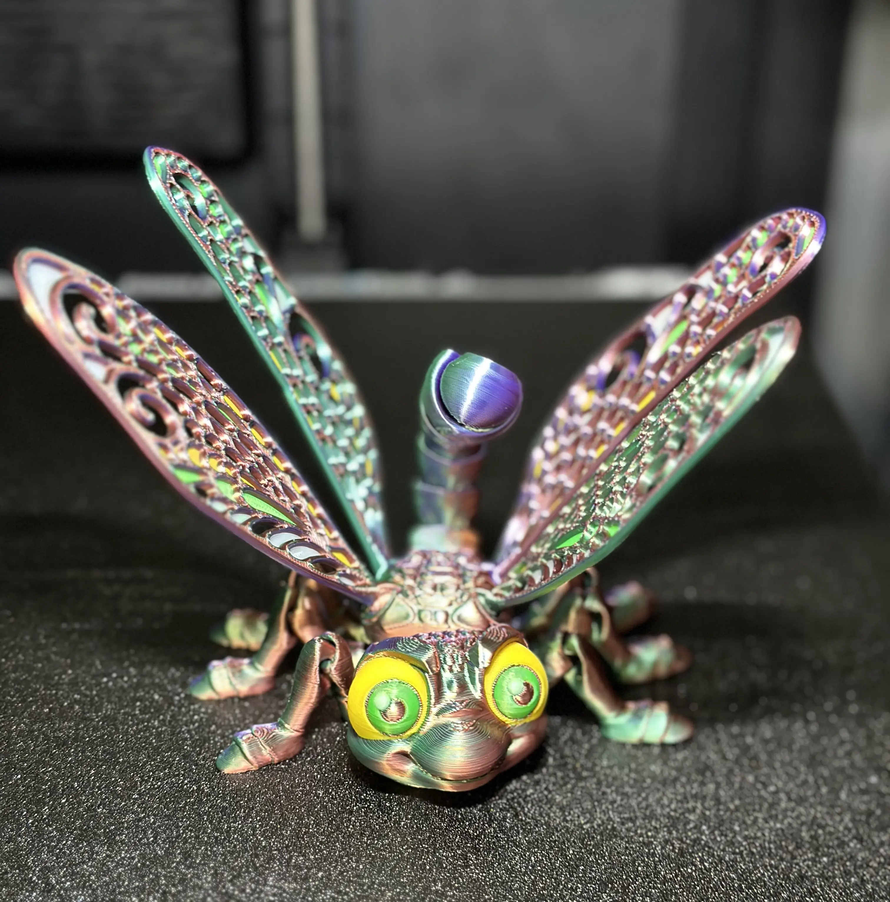 Articulated Dragonfly Insect Figurine - Tricolor Green-Purple-Copper Silk Finish Rustic Decor, Adjustable Nature-Inspired Statue for Farmhouse Table, Outdoors Indoor Home Ornaments & Miniatures, Durable