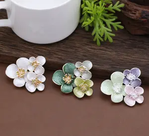 Enamel three-dimensional plum blossom magnetic brooch for women, simple and elegant, does not damage clothing, a plum blossom brooch as a gift for mother, wife, or girlfriend