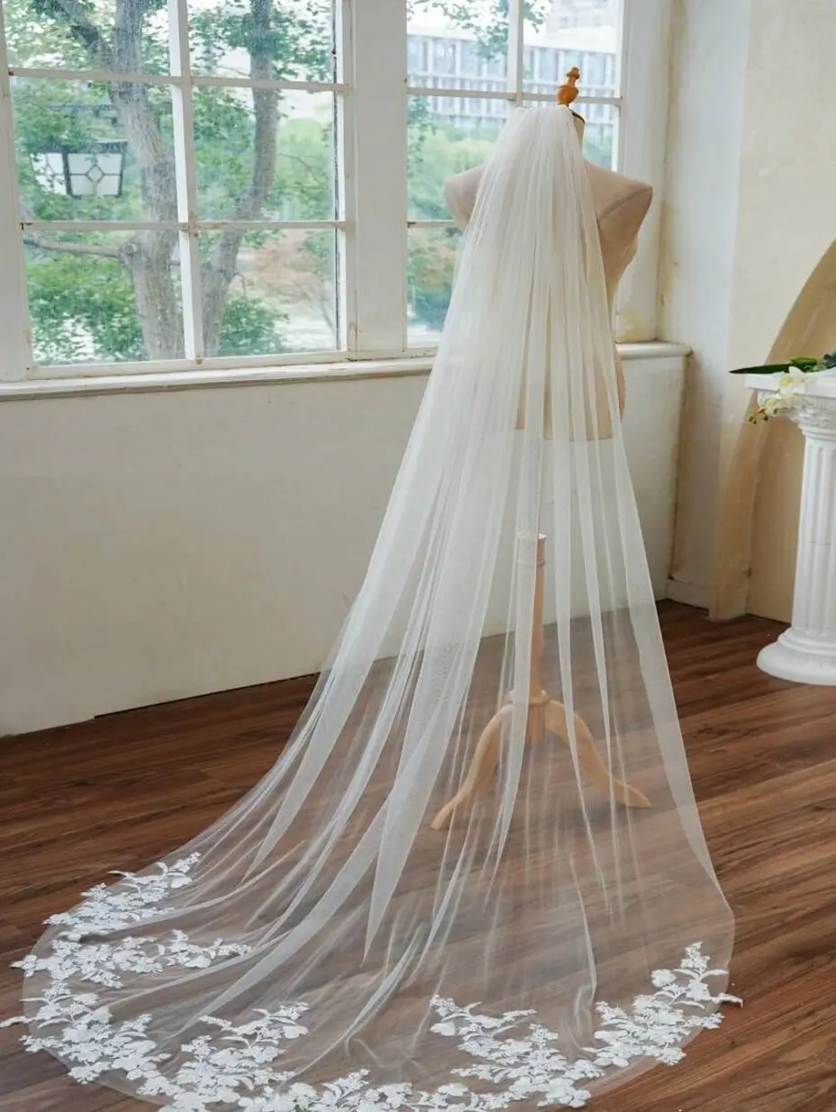 1pc Floral Print Mesh New Wedding Veil Accessory, 4-Season Long Small Chapel Train Soft Tulle, 2026 White Lace Bridal Veil With Hair Comb