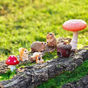 Garden Accessories, 7 Pieces Squirrel & Hedgehog Resin Figures with Acorn & Mushroom, Handmade Miniature Decor, Garden Miniatures and Home Decorations, Perfect DIY Gift