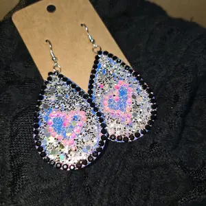 Sparkling Teardrop Earrings with Iridescent Sequins and Black Beaded Edges for Festive Outfits