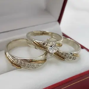 Trio  de anillos plata 925 original con hermoso adorno dorado que le da esa elegancia y romanticismo. Tenemos diferentes tallas disponibles.