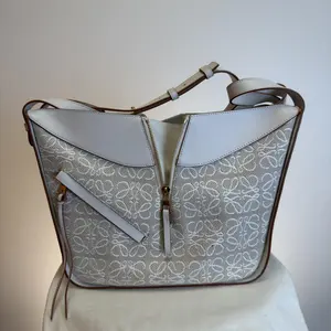 Pre-owned Loewe Leather tote bags Small Hammock Anagram Ecru (lb031926t1)
