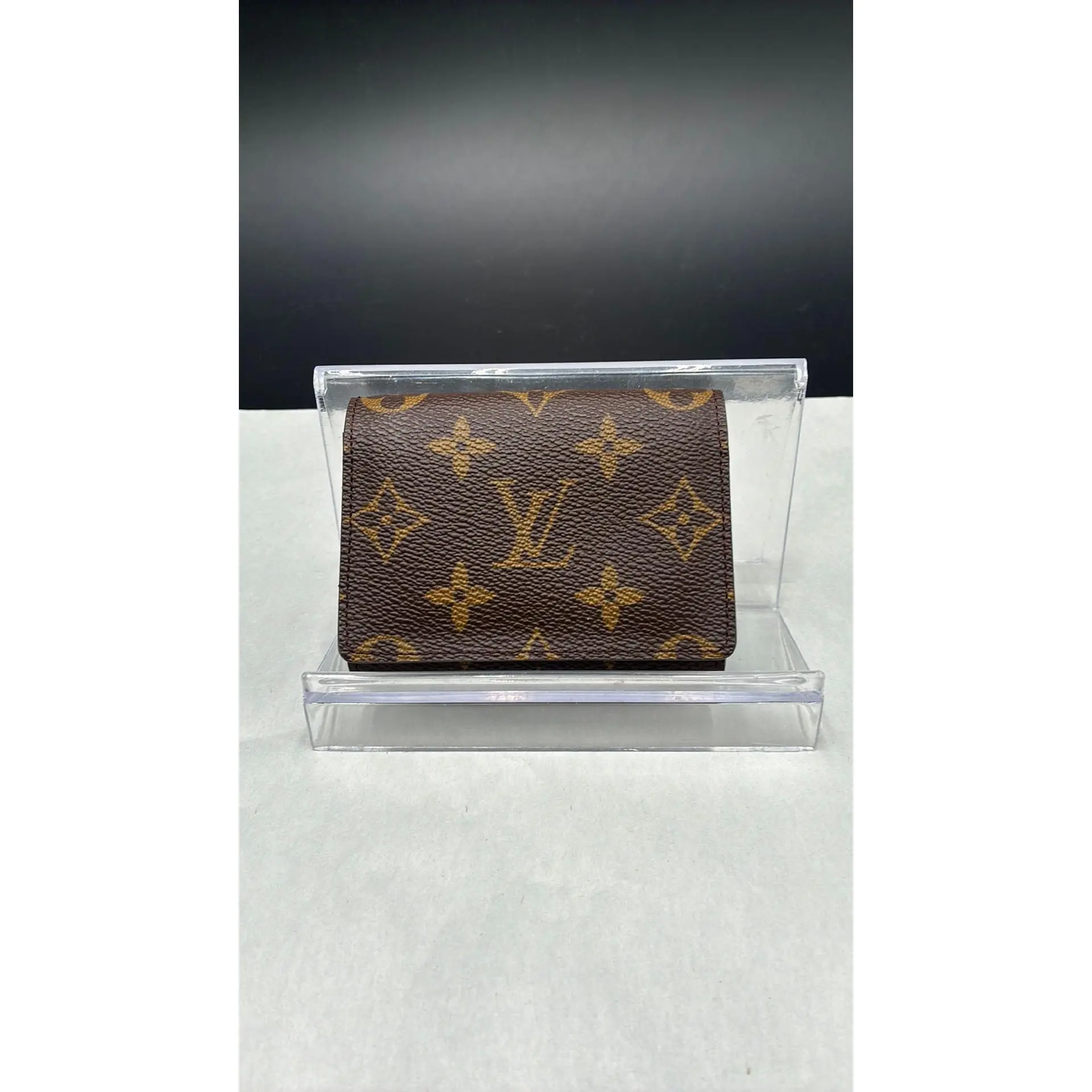Pre-owned Louis Vuitton Leather Luxury Bags & Accessories Monogram Card Holder Date Code: AS1000J. Entrupy ID: H8GQMYR.