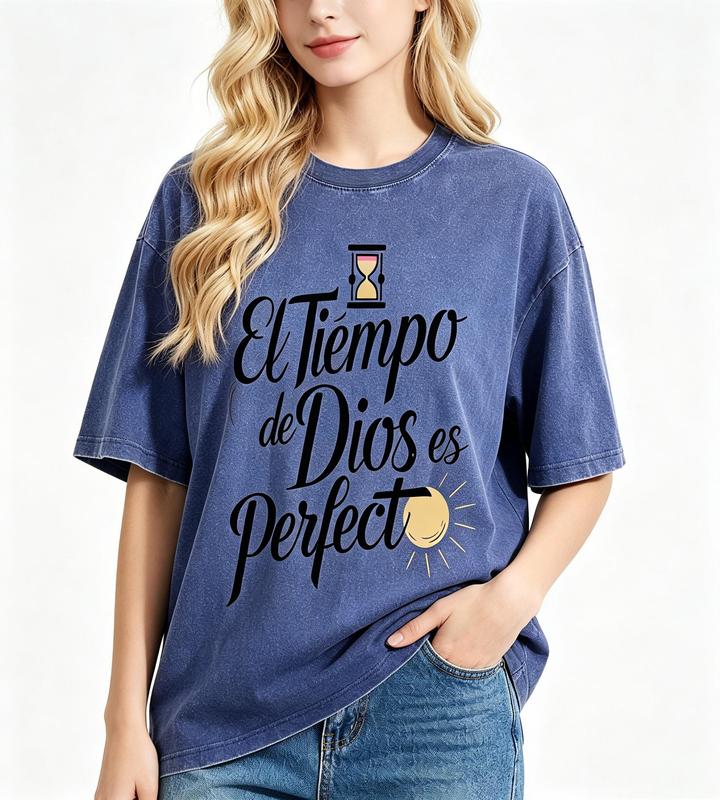 Women's Comfortable Cotton Spanish Christian Print T-Shirt - God's Timing is Perfect Vintage Acid Wash Oversized Short Sleeve Crew Neck Casual Beach Tee
