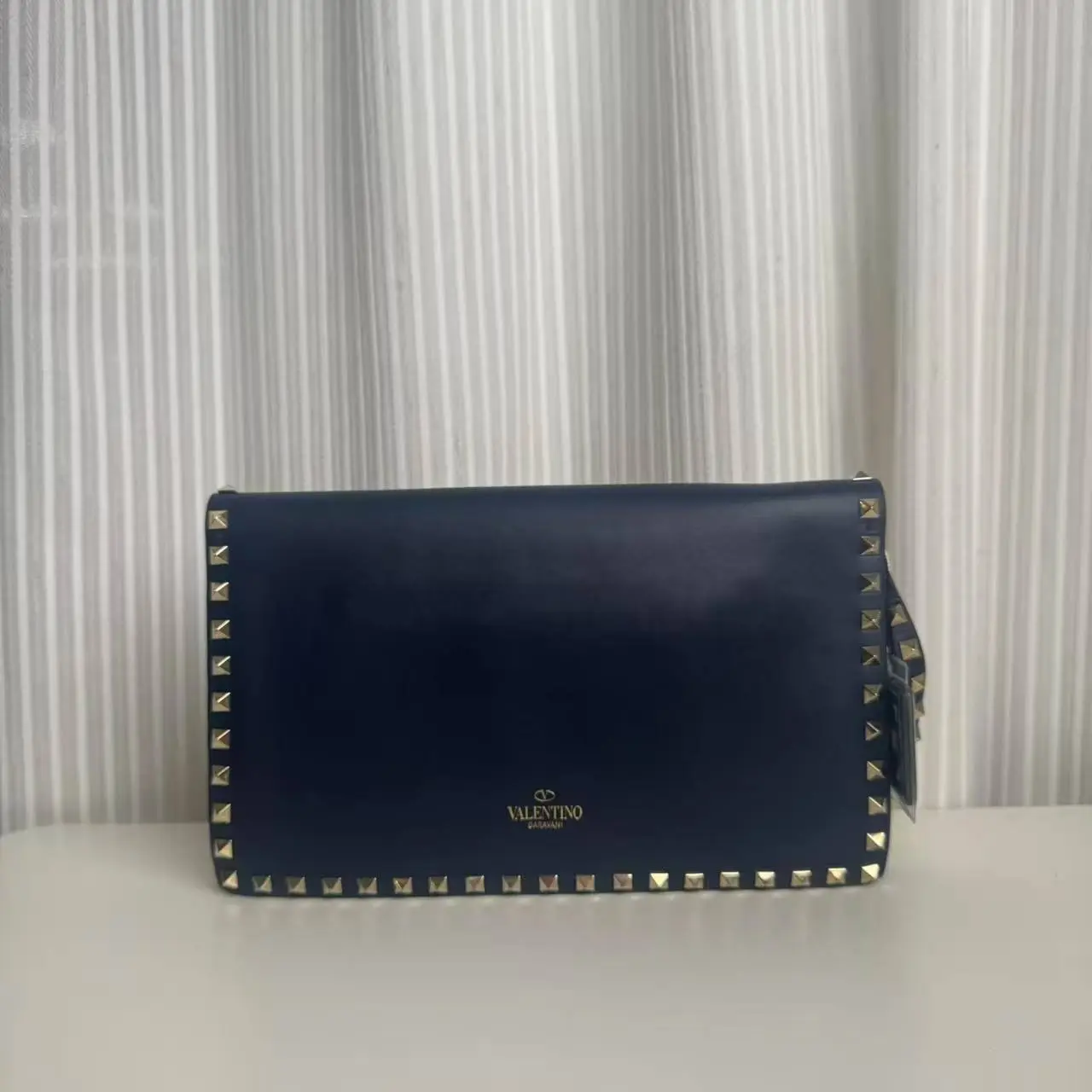 Pre-owned Valentino cow Clutches & Wristlets bag