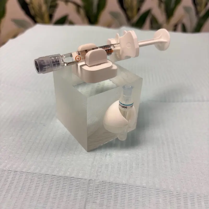 Syringe holder for Aesthetic Nurses