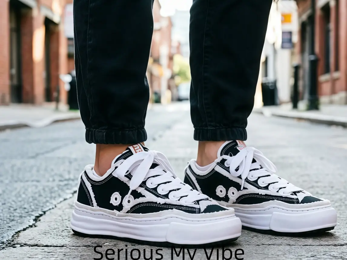 Y2K High Street Style Black and White Canvas Sneakers with Distorted Melting Sole – Edgy Deconstructed Low-Tops Featuring a Chunky Wavy Rubber Outsole, Perfect for Grunge, Punk, and Alternative Fashion Lovers Seeking a Unique Silhouette.
