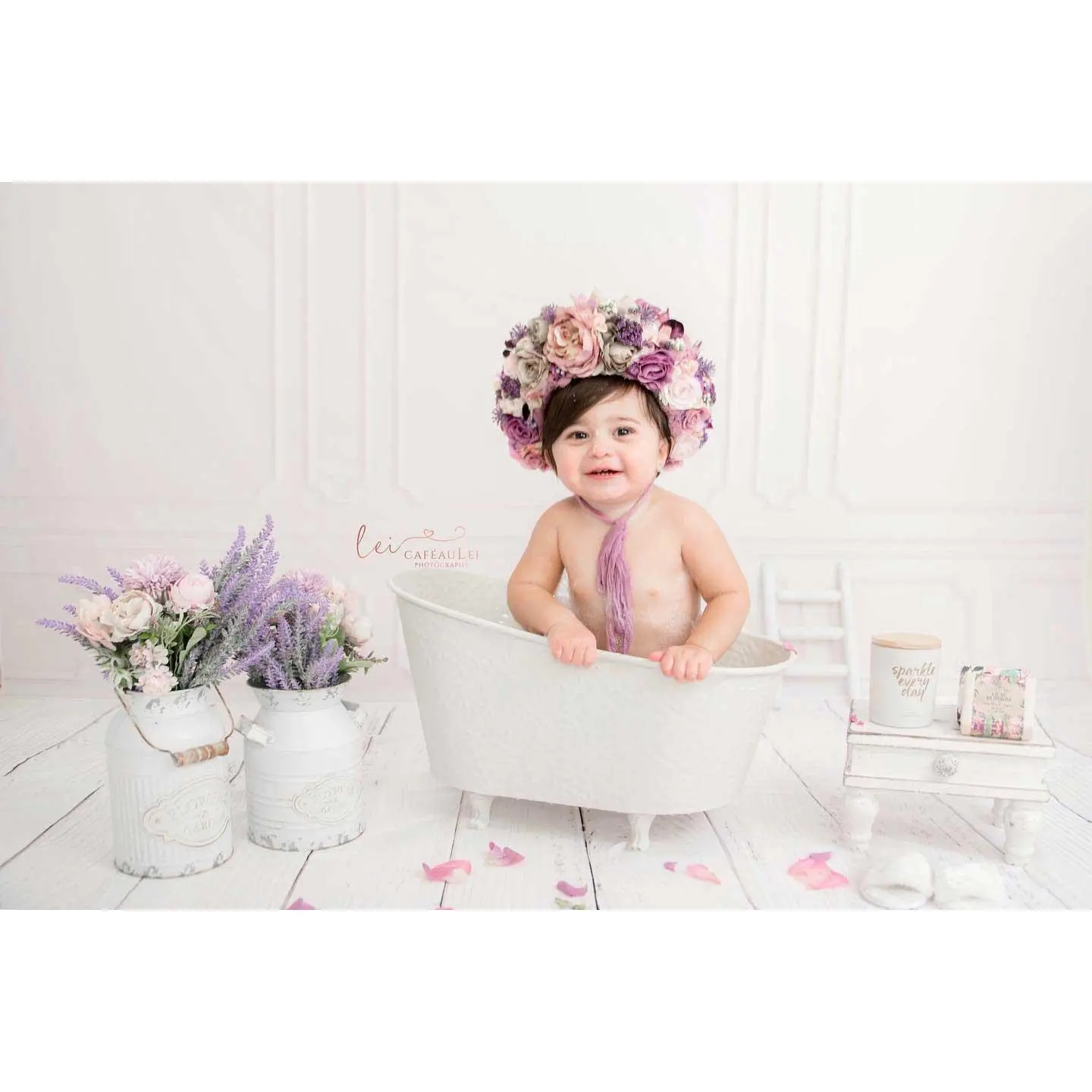 Footed Vintage Bathtub - Bumpy Textured - White - Model 2 Footed Vintage Bathtub - Bumpy Textured - White - Model 2