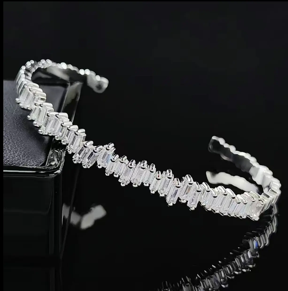 Horizontally Arranged Irregular Zircon Bracelet - An Open Cuff Featuring Irregular Geometric Shapes Inlaid with Zircons. Stylish and Exquisite Jewelry- The Ultimate Choice for Trendy Outfits. An Excellent Gift for Birthdays, Holidays, or Mother's Day.