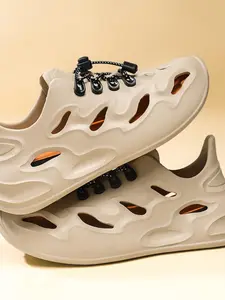 Men's Casual Plain Color Hollow Out Design Sport Sandals, Breathable Sandals, Lightweight Sandals, New Style Non-slip Beach Shoes, Outdoor Barefoot Shoes for Men, Trendy Sandals
