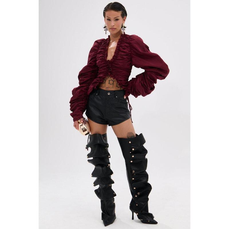 IN IT TO WIN IT RUCHED BLOUSE IN BURGUNDY