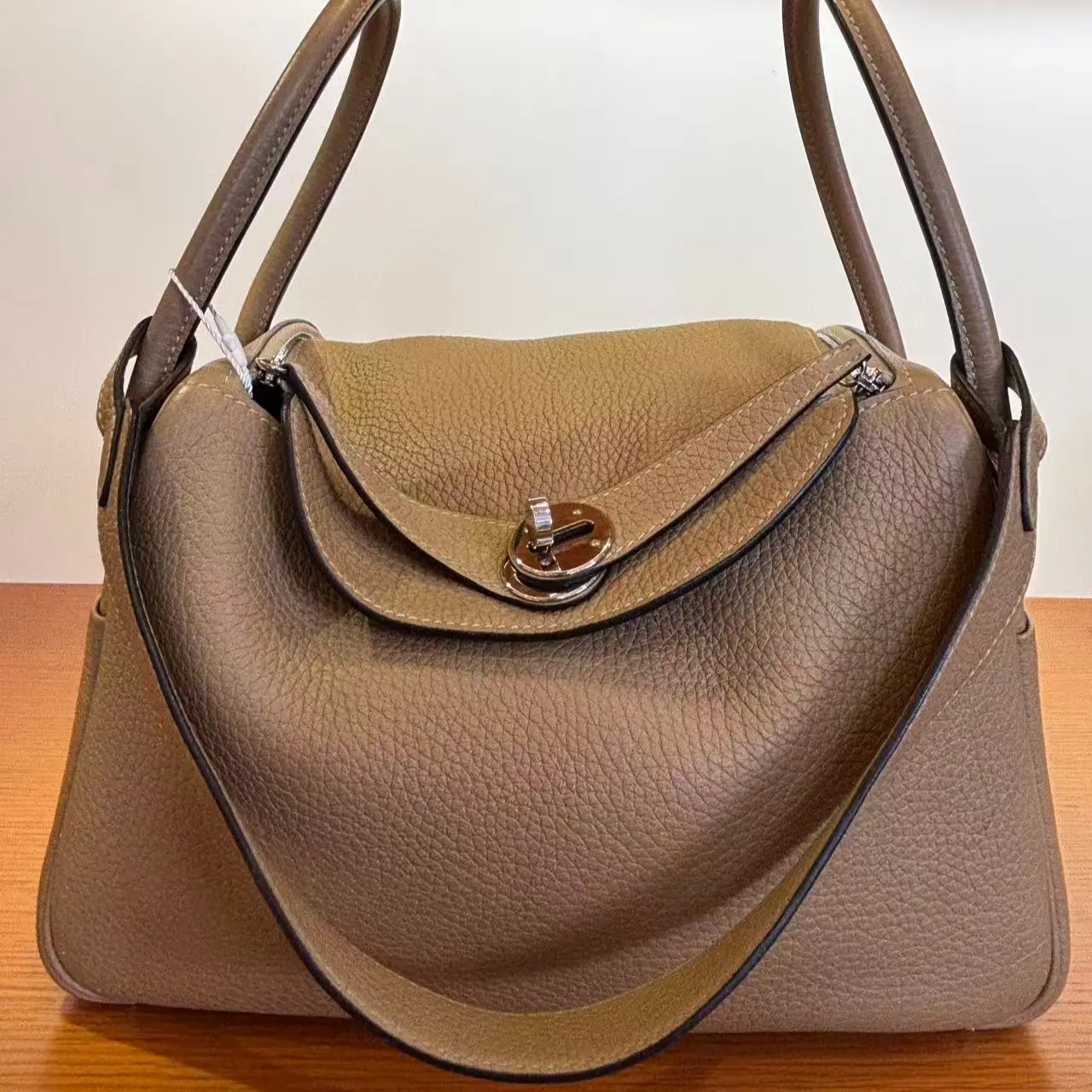 Pre-owned HERMÈS Lindy