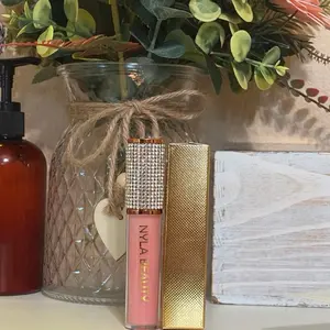 Cotton Candy Lip Gloss & treatment