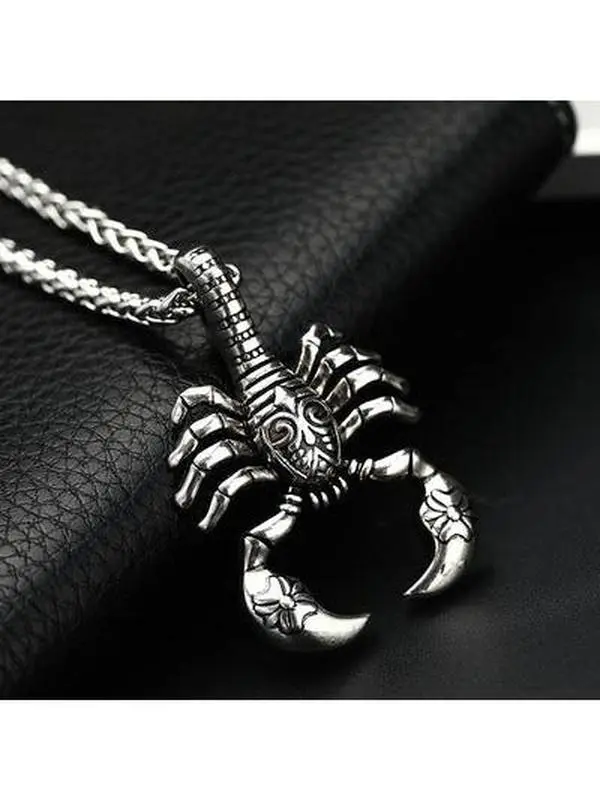 The explosion models of European and American fashion men's titanium necklace Necklace titanium Yiwu small jewelry goods wholesale trade