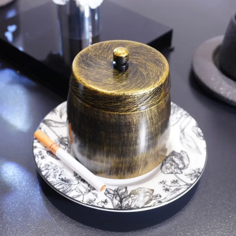 Vintage Metal Ashtray with Lid, Windproof and Smoke-Free Design, Easy to Clean, Ideal Christmas Gift for Home Use, Creative Home Decor, Decorative Home Ornament, Man Cave Accessories