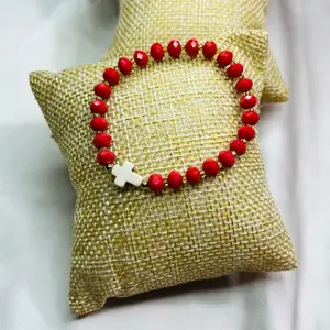 Pulsera en cristal rojo, piedra de rio y balines en rodio