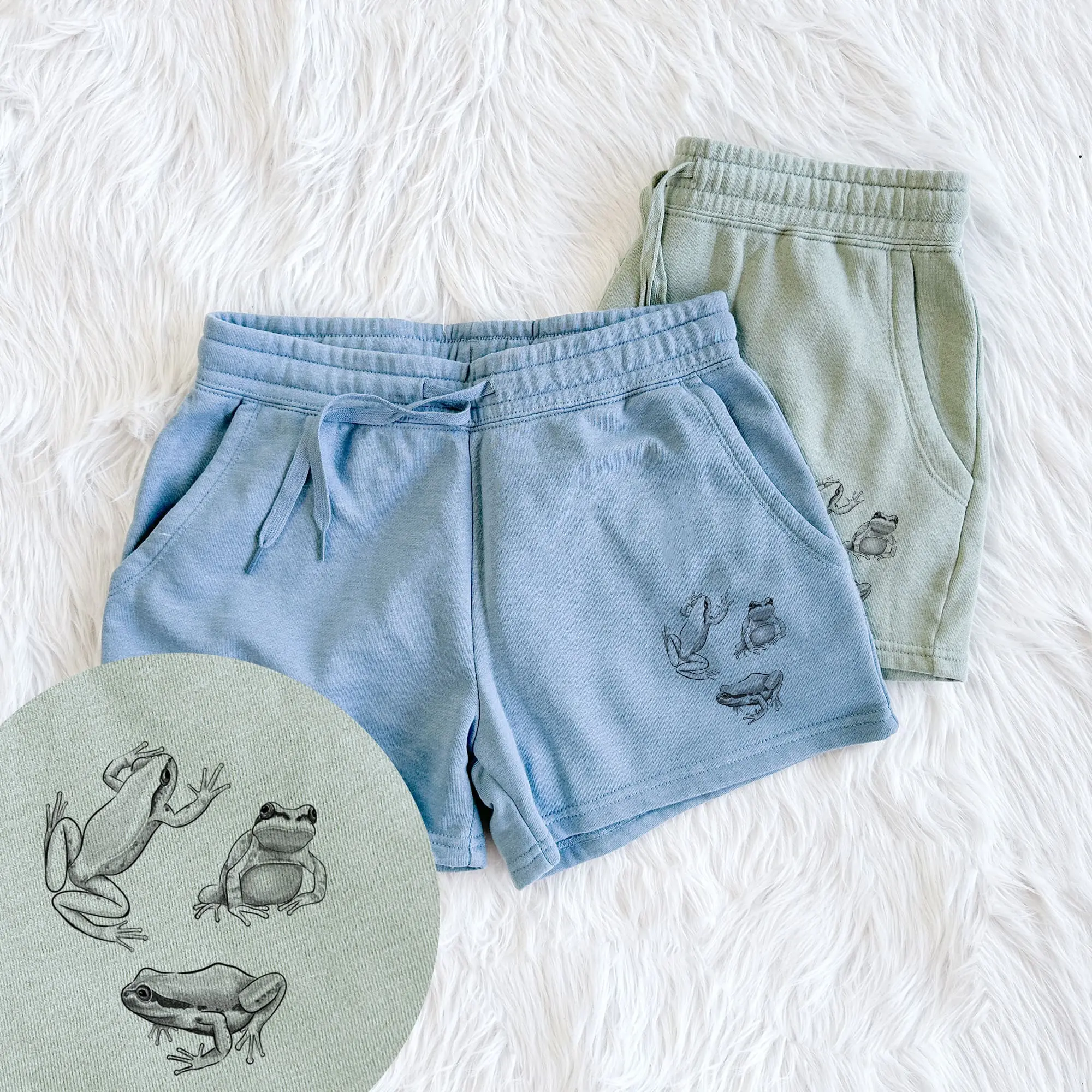 Pacific Tree Frogs - Pseudacris regilla - Women's Cali Wave Shorts