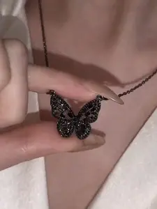 Elegant Butterfly Pendant Necklace for Women, Rhinestone Design, Perfect Gift for Her, Stylish Jewelry Accessory, Exquisite Chain Jewelry