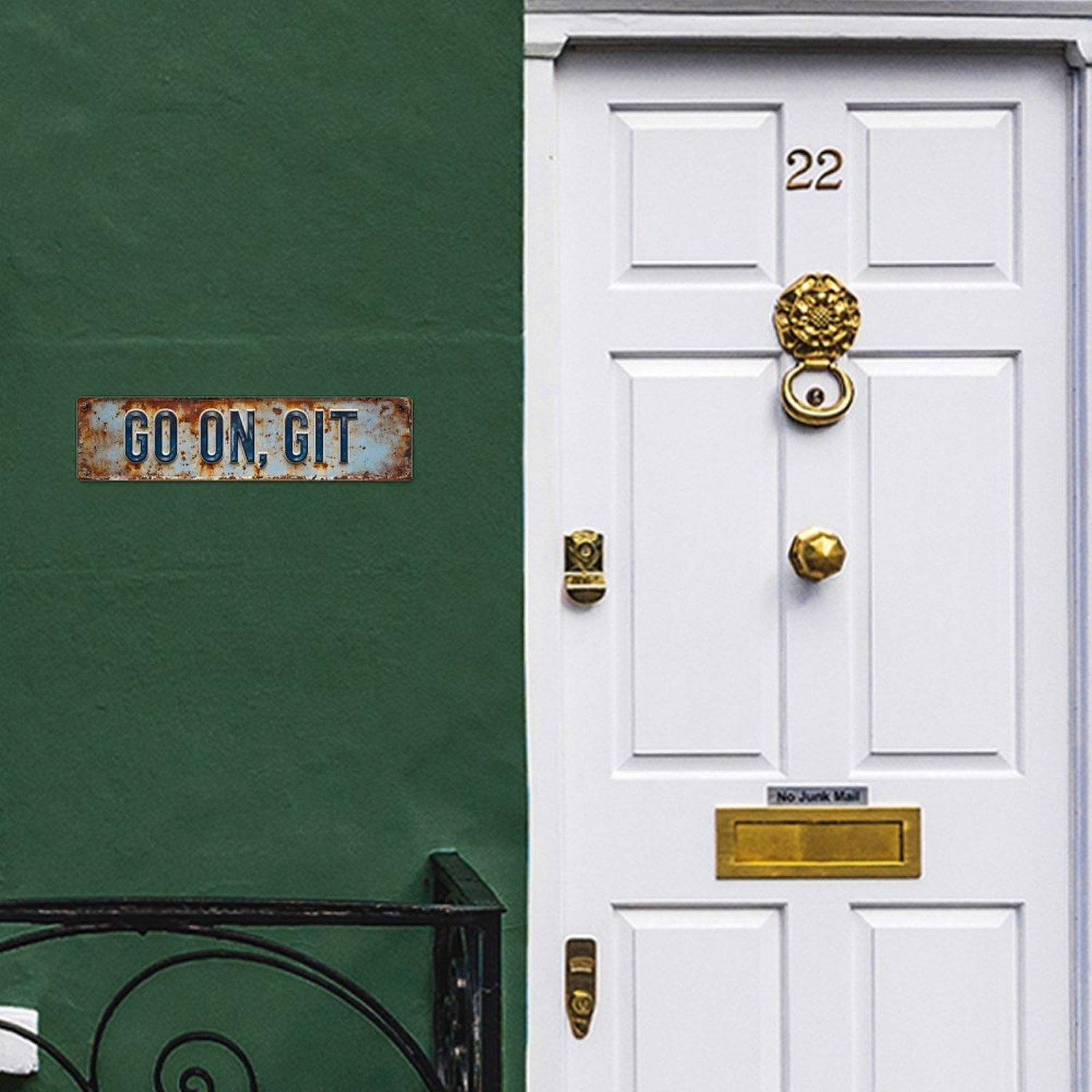 Humorous "Go On Git" Tin Sign, Retro Rustic British Slang Wall Art for Man Cave & Pub