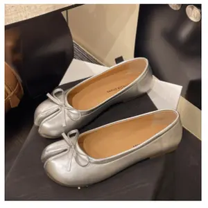 Retro Split Toe Horseshoe Flats 2026 New Arrival Women Casual Ballet Shoes Black Silver Red Brown