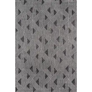 Ziba Home Villa Outdoor Rug Como Charcoal – Triangle Geometric Pattern – Non-Slip, Weather-Resistant 100% Polypropylene Rug for Durable Indoor/Outdoor Use