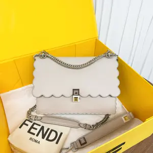 Pre-owned FENDI Leather Shoulder Bags 7.8'' R14359 Shoulder Bag C6844657742 0331 T1 Chloe