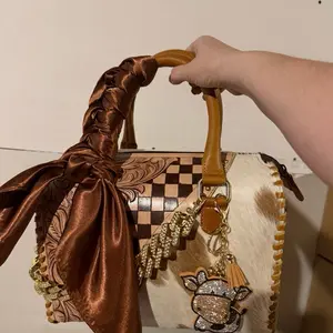 Dressed up accessories for Medium Speedy you pick on my live