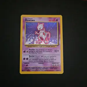 Mewtwo - 10 - Holofoil [Base Set] (LP)